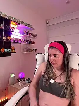 Sharon_07 on StripChat