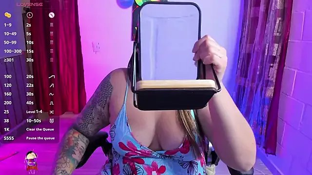 Sharon_hils on StripChat