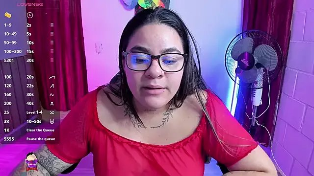 Sharon_hils on StripChat