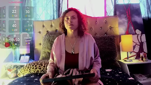 Freechat SheraHadee on StripChat