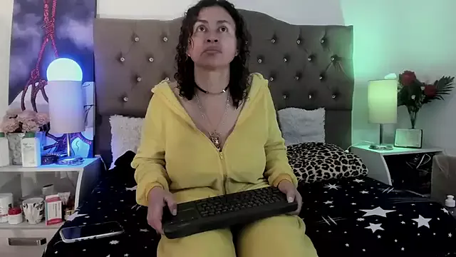 Freechat SheraHadee on StripChat