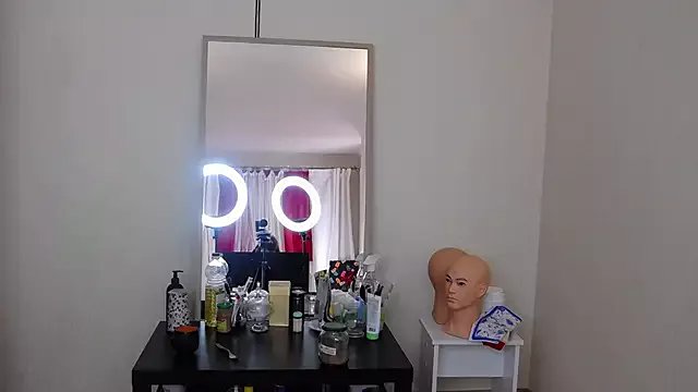 SilviaHart on StripChat