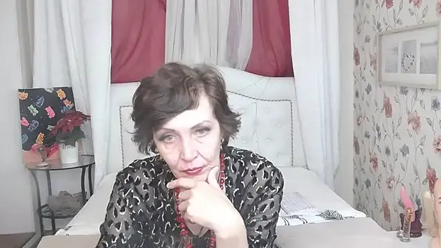 SilviaHart on StripChat