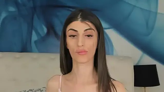 SkinnyDolly on StripChat