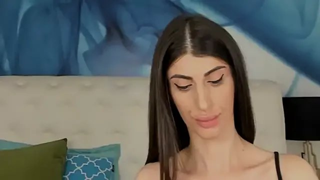 SkinnyDolly on StripChat