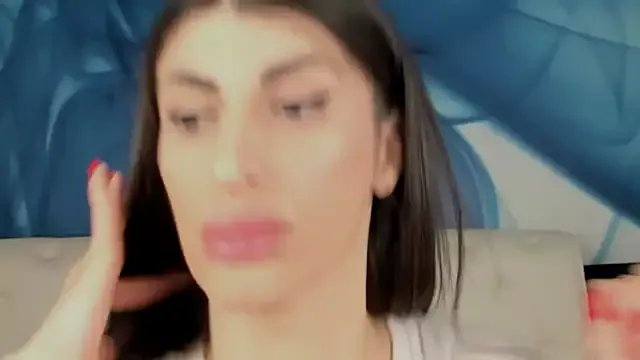 SkinnyDolly on StripChat