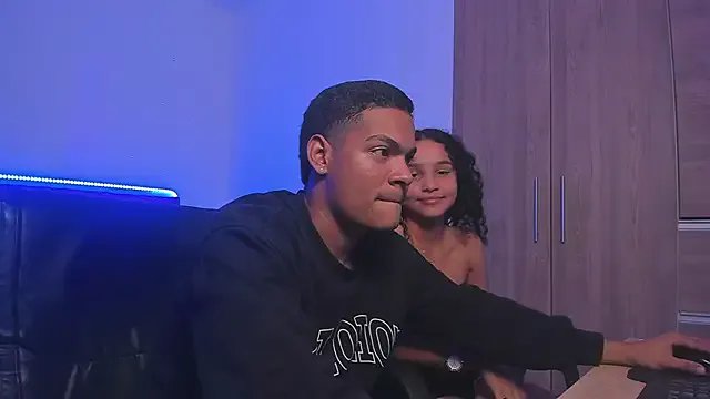 sky_honey on StripChat