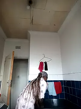 Freechat sluttylaura21 on StripChat