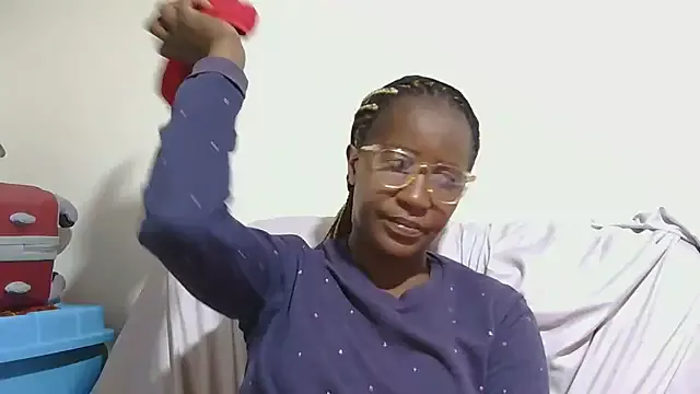 Freechat sluttylaura21 on StripChat