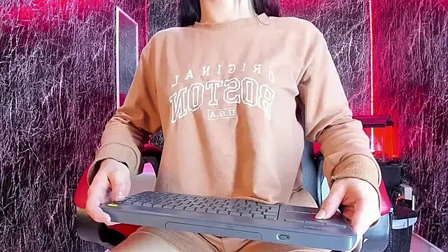 Small_Hot19 on StripChat