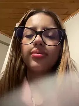 Sofia18_pinkk on StripChat