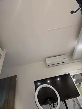 Sofia_Collins- on StripChat