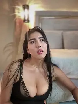 Sofia_Collins- on StripChat