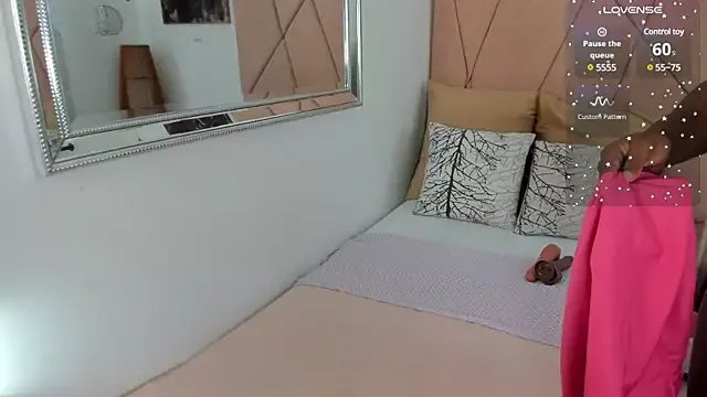 sofia_samuels on StripChat