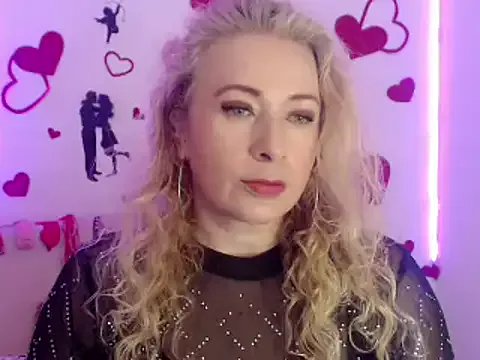 sofiacurvy_45 on StripChat