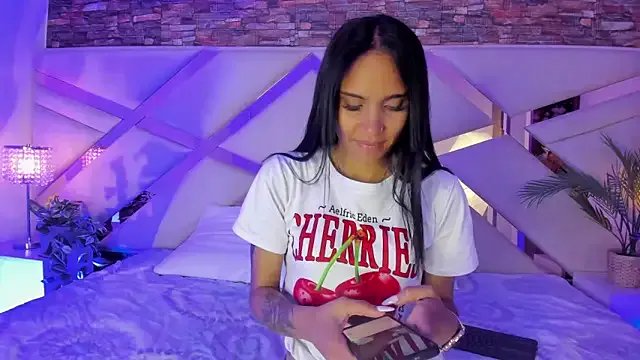 sophie_pariss — sexy dance +  get naked