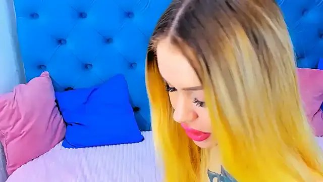 SpicyPreggo on StripChat