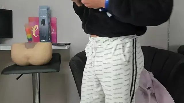 StefanyMiler on StripChat