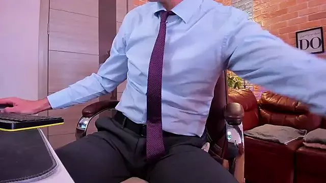 SteveTiger on StripChat