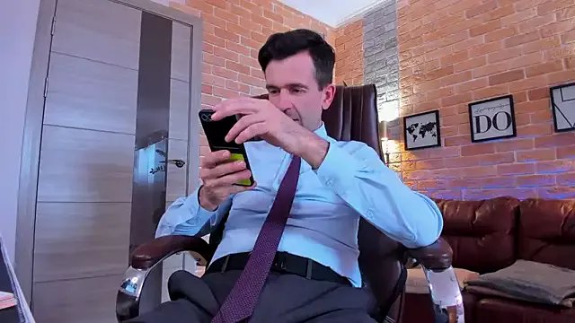 SteveTiger on StripChat