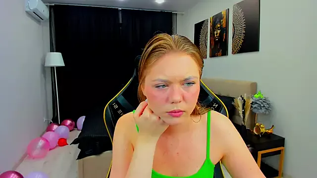 Private Strawberrye on StripChat