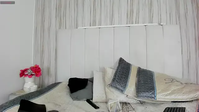 Offline Strella_ferrera on StripChat