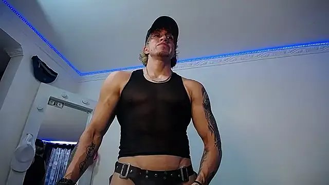 strongboy_ on StripChat