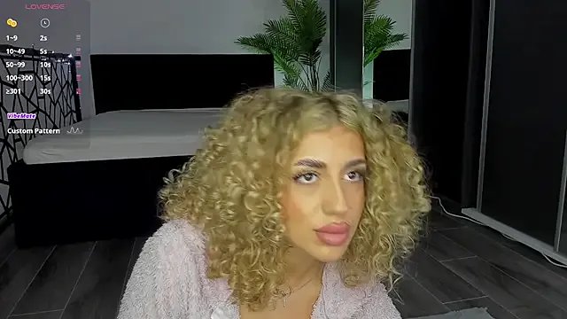 SugarPixiee on StripChat