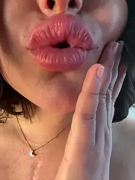 Offline sukhakunis1 on StripChat