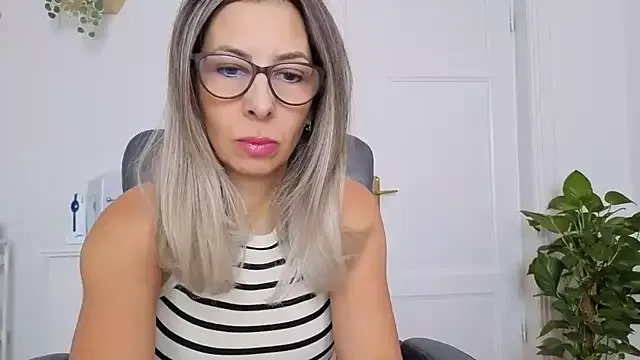 Offline SukyGirl on StripChat