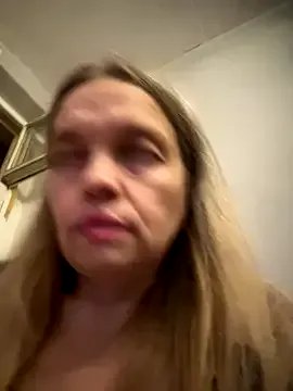 Suzanele on StripChat