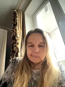 Suzanele on StripChat