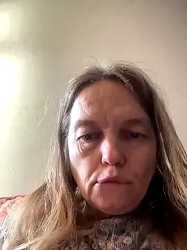 Suzanele on StripChat