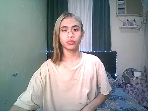 Sweet-shopia on StripChat