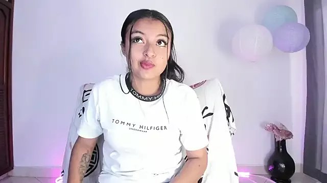 sweet_cinamon on StripChat