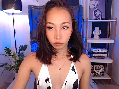 Sweet_kittyxx on StripChat