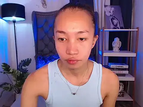 Sweet_kittyxx on StripChat