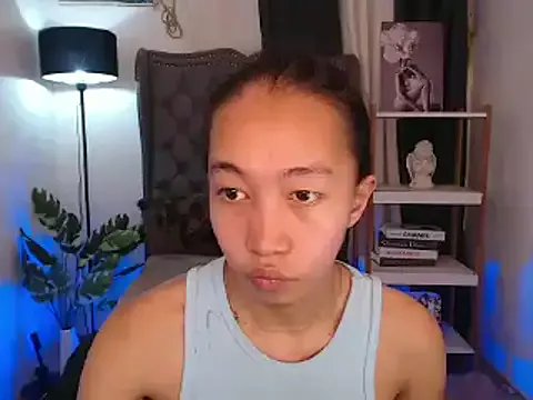 Sweet_kittyxx on StripChat