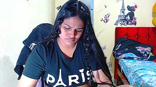 SweetAlmaa on StripChat