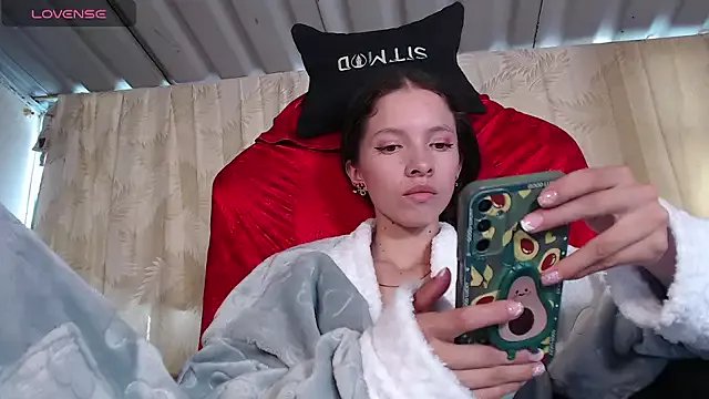 sweetdam12 on StripChat