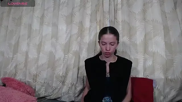 sweetdam12 on StripChat