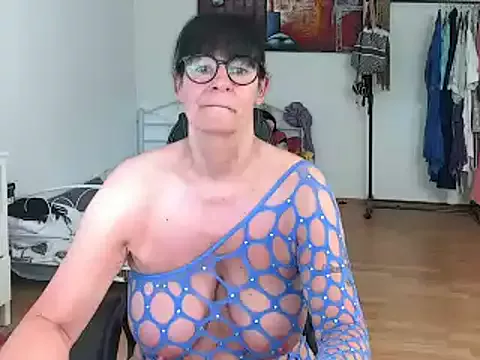 Offline Sylly on StripChat