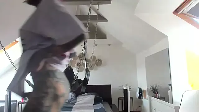 Offline tamarapervert on StripChat