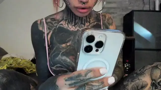 Offline tamarapervert on StripChat