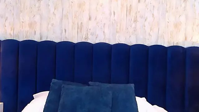 ThaniaJones on StripChat