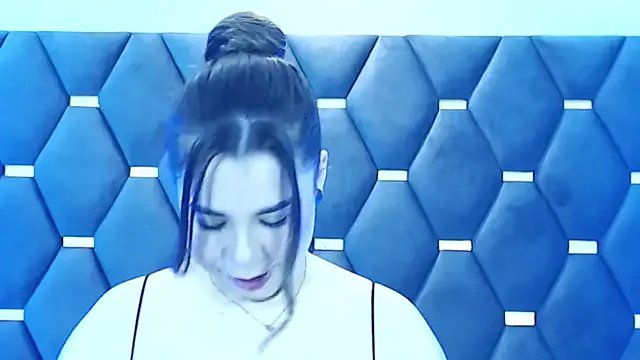 ThaniaJones on StripChat