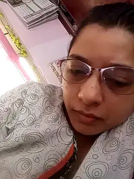 thanusi_2 on StripChat