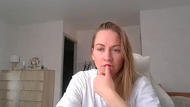 Thavione on StripChat