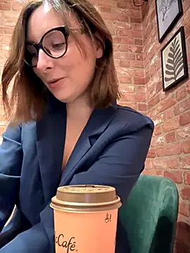 The_Snowwhitee on StripChat