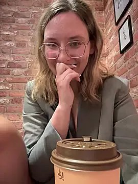 The_Snowwhitee on StripChat